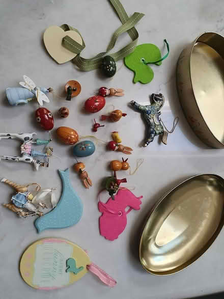 Photo of free Little toys/cake decorations on tin (Teddington TW11) #1