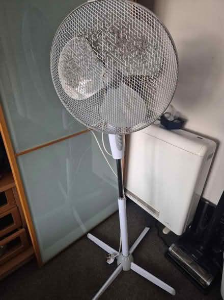 Photo of free Pedestal fan (Broxbourne (EN10)) #3