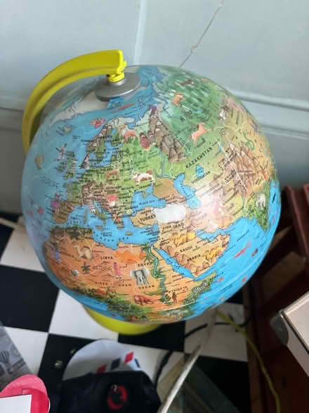 Photo of free Working globe light (Peckham, SE15 2) #1