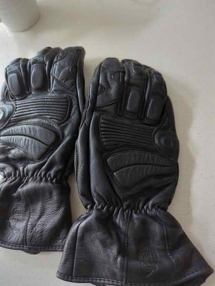 Photo of free Motorcycle/Scooter leather gloves (TW12) #1