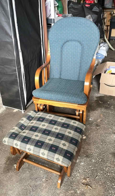 Photo of free rocking chair (Ottawa -Hunt Club) #2