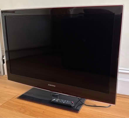 Photo of free 40" Samsung TV (W5 Ealing) #1