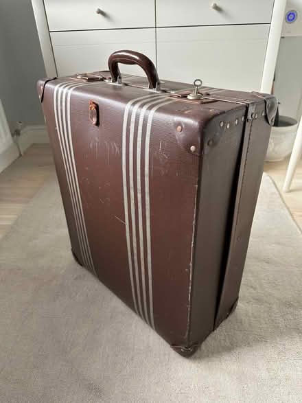 Photo of free Vintage Rev-robe Brown Travel Trunk Suitcase (Buckhurst Hill IG9) #1
