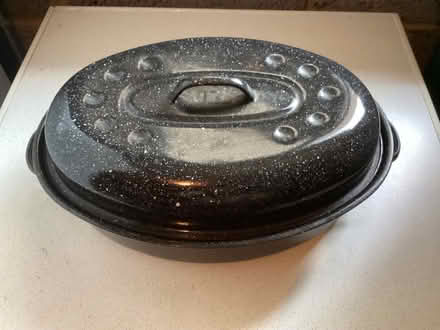 Photo of free Covered roasting tin (Paddock Wood TN12) #1