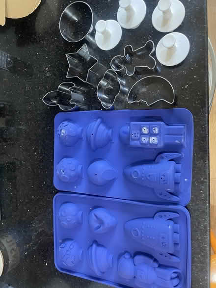 Photo of free Space cake decorating items (Berry Lane Estate WD3) #1