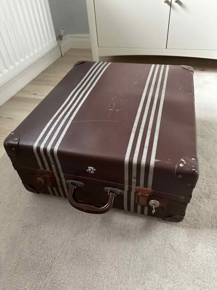 Photo of free Vintage Rev-robe Brown Travel Trunk Suitcase (Buckhurst Hill IG9) #2