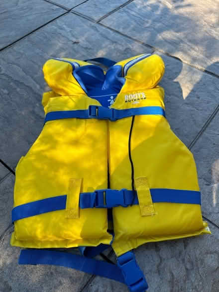 Photo of free Child life preserver (Third line and Dundas) #1