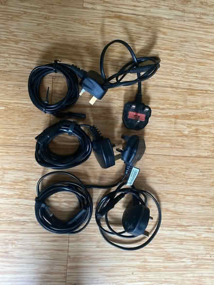 Photo of free 2 pin cables (OX4 blackbird leys) #1