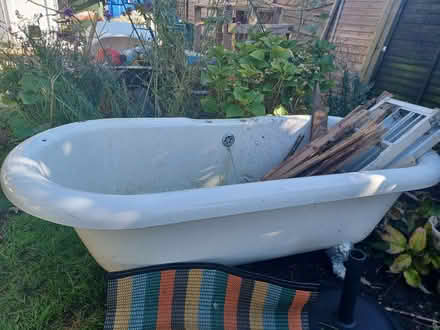 Photo of free Roll top acrylic bath and cloakroom toilet (Pittville GL52) #1