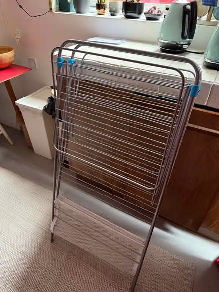 Photo of free drying rack (Bermondsey street SE1) #3