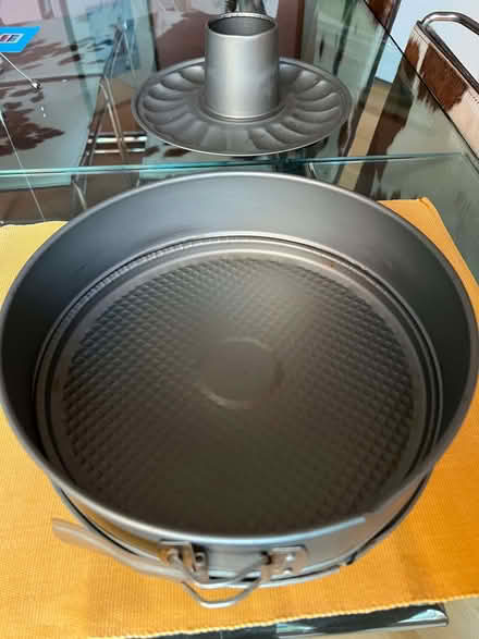 Photo of free Large Springform Cake Mould (Fulham Palace Rd W6) #3