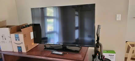 Photo of free Samsung 40" tv (Hillwood) #1