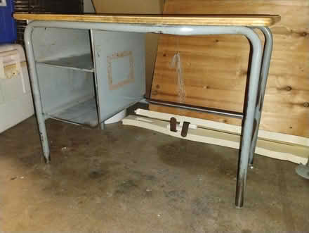 Photo of free kids desk (Seatac) #1