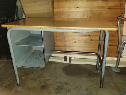 Photo of free kids desk (Seatac) #2