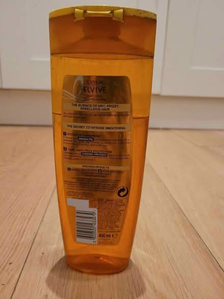 Photo of free L'Oréal Elvive Anti Frizz Shampoo (Bath, BA1) #2