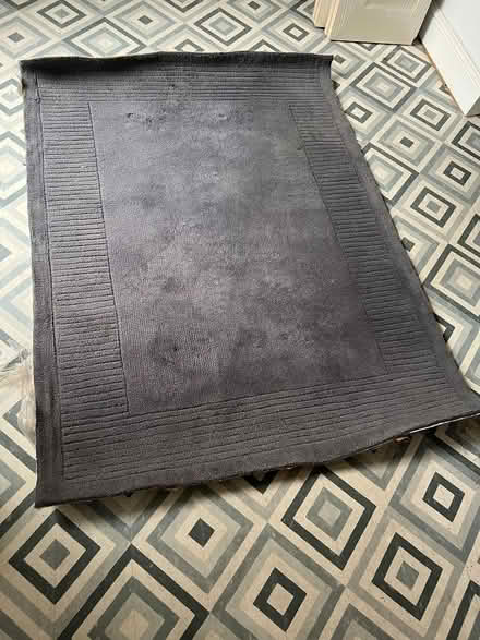 Photo of free Grey rug in very good condition free to take away (Kennington SE11) #1