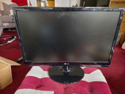 Photo of free LG Flatron TV / monitor (Binley CV3) #3