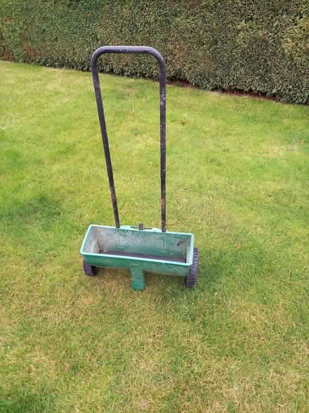 Photo of free Lawn Ferilizer Spreader (Bransford WR6) #1