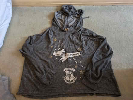 Photo of free Oversized cropped hoodie soft size L (Purley CR2) #1