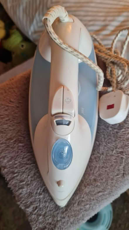 Photo of free Steam iron (Sumners Harlow) #1