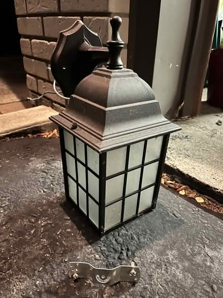 Photo of free Outdoor sconce (L5J2H2) #1