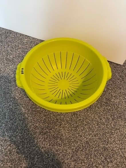 Photo of free Plastic colander (Leighton Buzzard LU7) #1