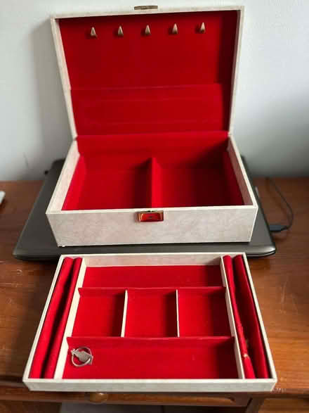 Photo of free jewellery box (Rise Park NG6) #3