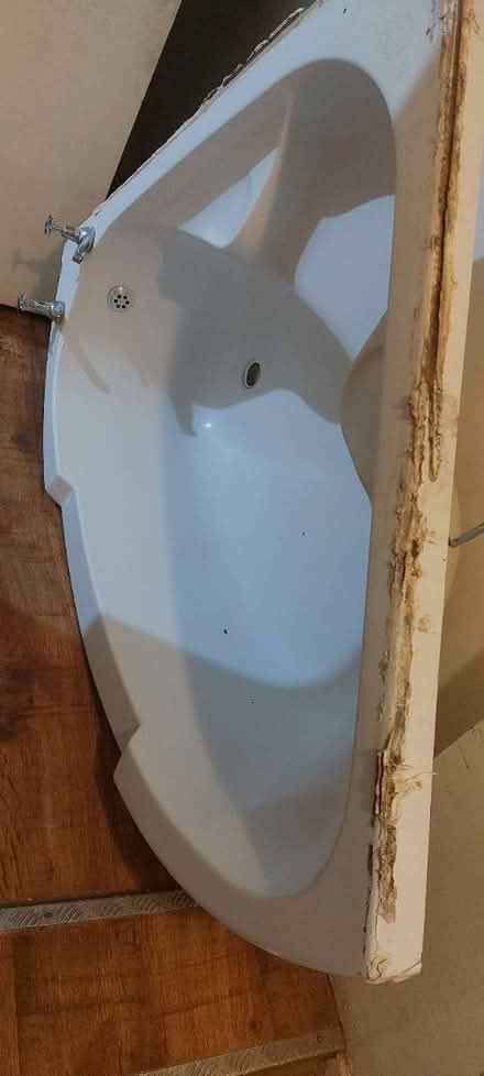 Photo of free Corner bath with taps and panels (Mitcham CR4) #1