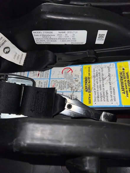 Photo of free Graco Snugride Carseat & Base (Four Hills area) #4