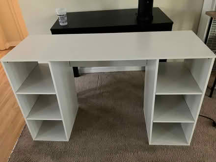 Photo of free White Desk (La Cumbre) #1