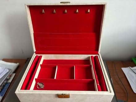 Photo of free jewellery box (Rise Park NG6) #2