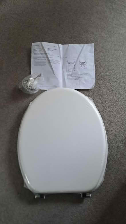Photo of free br2 toilet seat (Bromley, BR2) #3
