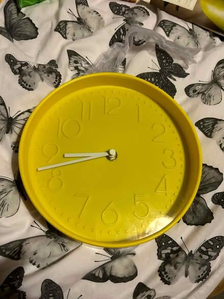 Photo of free Yellow Clock (SE16) #1