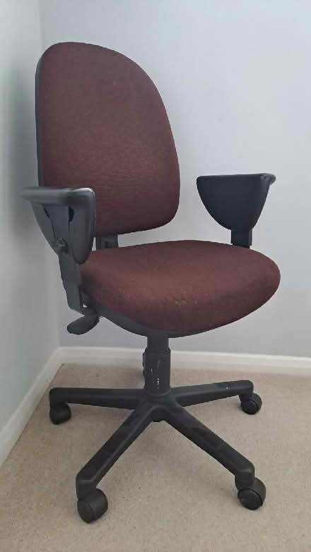 Photo of free Office chair (5 Castor) (Wokingham RG40) #1