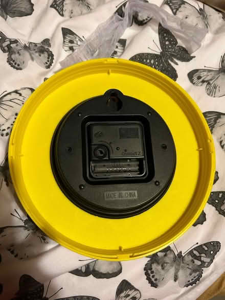 Photo of free Yellow Clock (SE16) #2