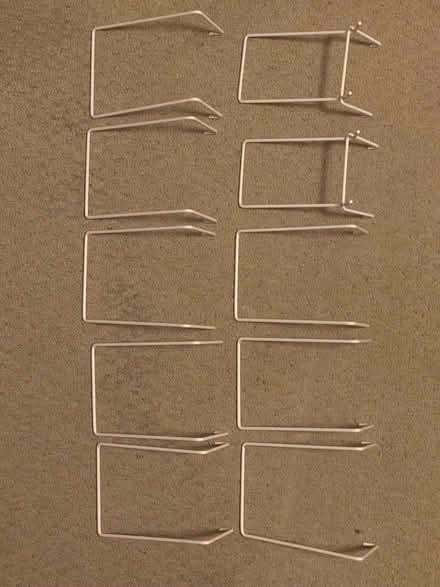 Photo of free Plate stands x 10 (Wellington TF1) #1