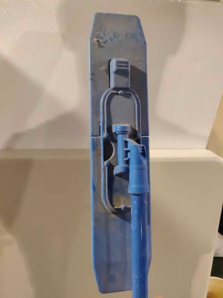 Photo of free Extendable mop - needs head (Old Ottawa south) #3