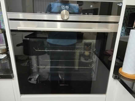 Photo of free Siemens Steam Oven HS658GES6B/35 (Basingstoke RG22) #2
