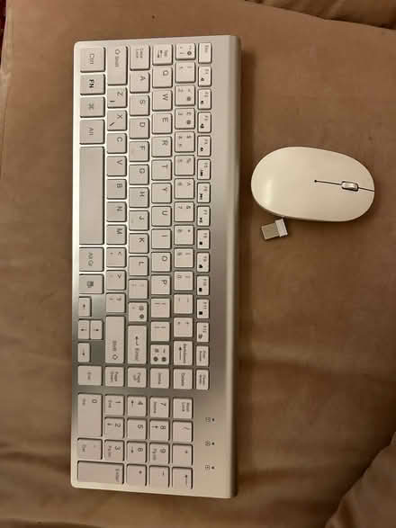 Photo of free wireless keyboard and mouse (Chiswick W4) #2
