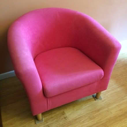 Photo of free Pink tub chair (Bicester, OX26) #1