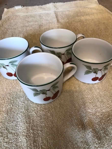 Photo of free 4 small matching mugs (Pinxton NG16) #1