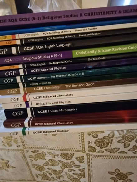 Photo of free gcse revision guides (Yardley B33) #4