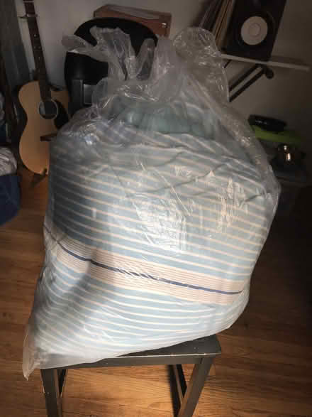 Photo of free queen sized comforter (Bloorcourt Village) #1