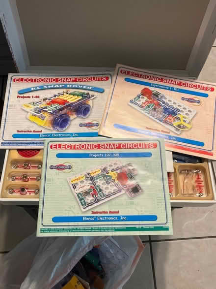 Photo of free Electronic snap circuits & robot (Upper Silver Spring) #3