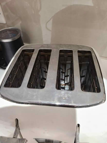 Photo of free White delongi toaster (CR0) #3