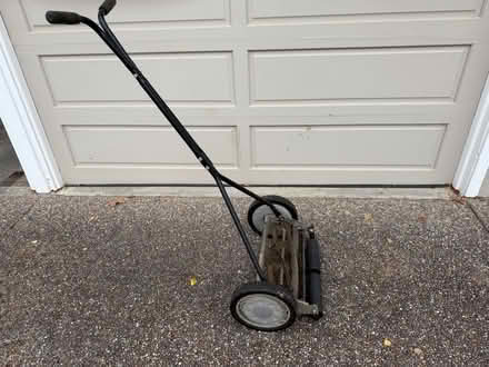 Photo of free Push Lawn Mower (San Rafael - Terra Linda) #1