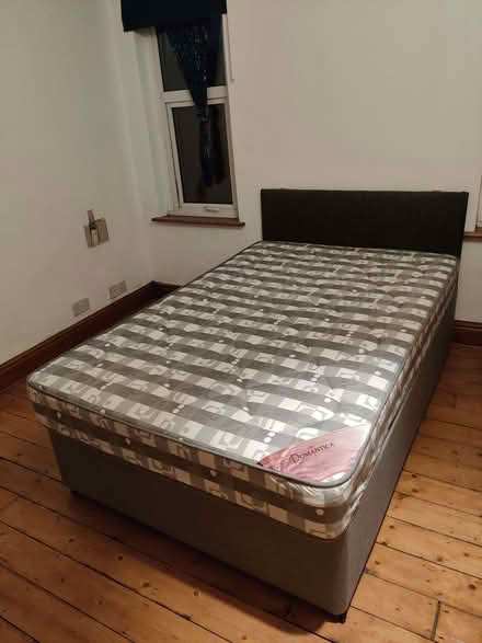 Photo of free 3/4 / small double bed with divan base (Droylsden M11) #1