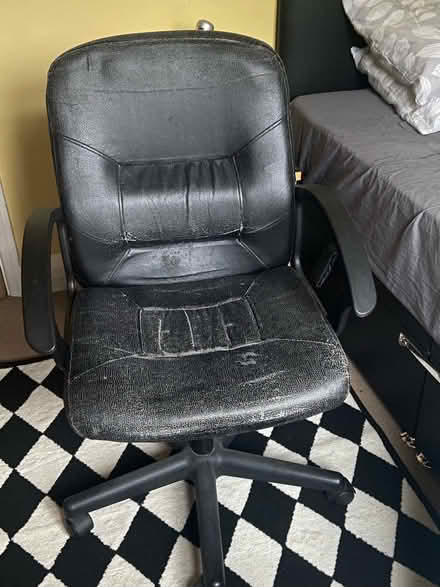 Photo of free Office chair possible delivery (London Rd AL1) #1