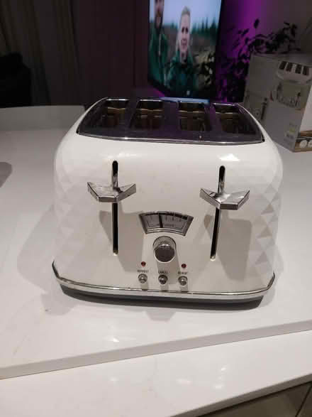 Photo of free White delongi toaster (CR0) #1