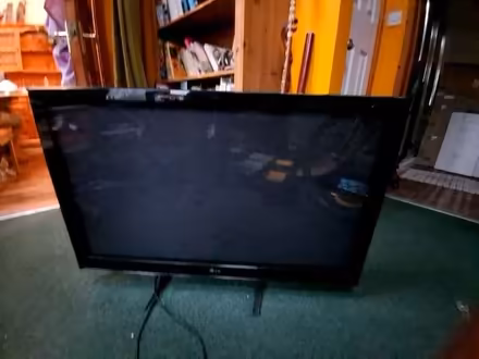 Photo of free TV (Harpur Hill SK17) #1